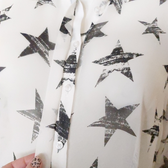 Lane Bryant Black & White Distressed Stars Plus Size 18/20 Button Up Blouse - Picture 6 of 13